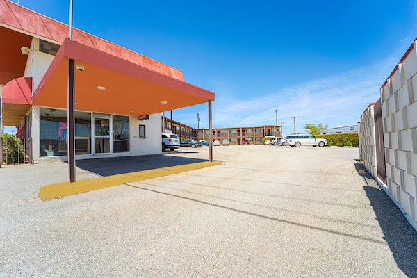 Foto van 2 tweepersoonsbedden | Rookvrij - Vakantiehuis in Mojave CA - parking