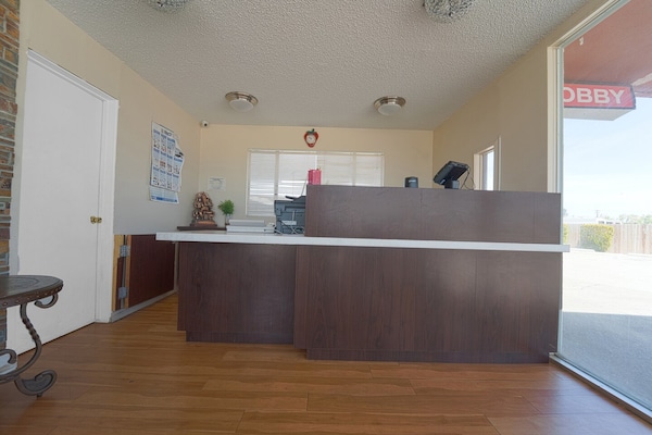 Foto van 2 tweepersoonsbedden | Rookvrij - Vakantiehuis in Mojave CA - HallReception