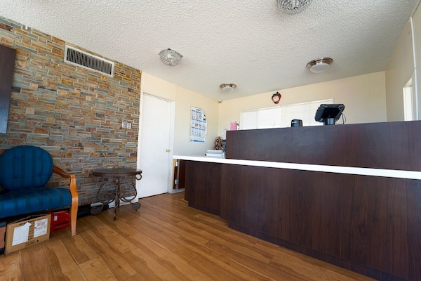 Foto van 2 tweepersoonsbedden | Rookvrij - Vakantiehuis in Mojave CA - HallReception