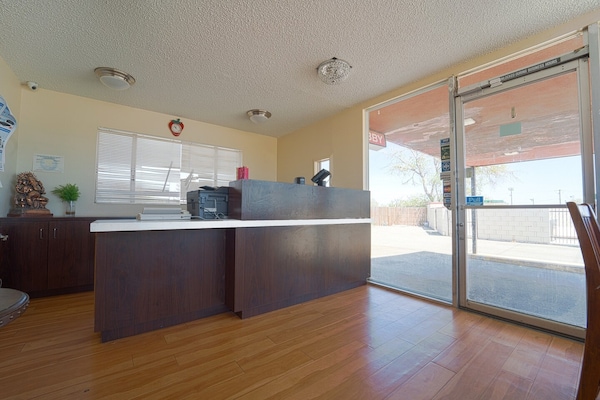 Foto van 2 tweepersoonsbedden | Rookvrij - Vakantiehuis in Mojave CA - HallReception