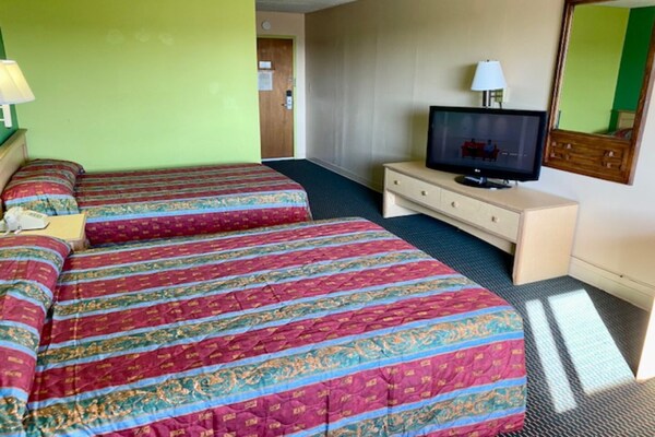 Foto van 2 tweepersoonsbedden | Roken toegestaan | Lima, Ohio - BedRoom