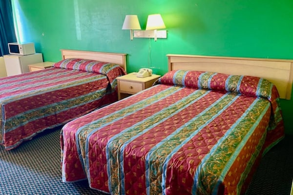 Foto van 2 tweepersoonsbedden | Roken toegestaan | Lima, Ohio - BedRoom
