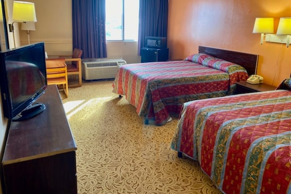 Foto van 2 tweepersoonsbedden | Roken toegestaan | Lima, Ohio - BedRoom