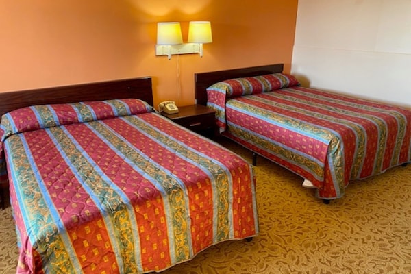 Foto van 2 tweepersoonsbedden | Roken toegestaan | Lima, Ohio - BedRoom