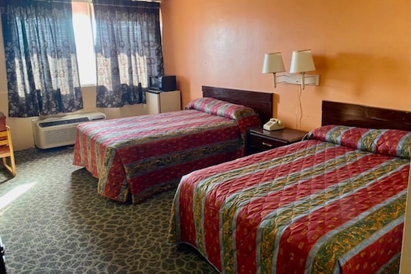 Foto van 2 tweepersoonsbedden | Roken toegestaan | Lima, Ohio - BedRoom