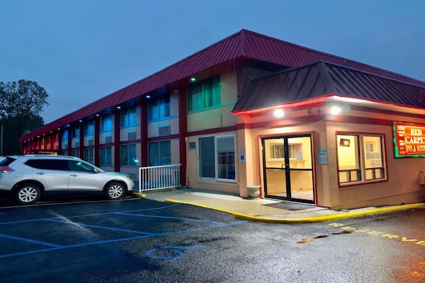 Foto van 2 tweepersoonsbedden | Roken toegestaan | Lima, Ohio - parking