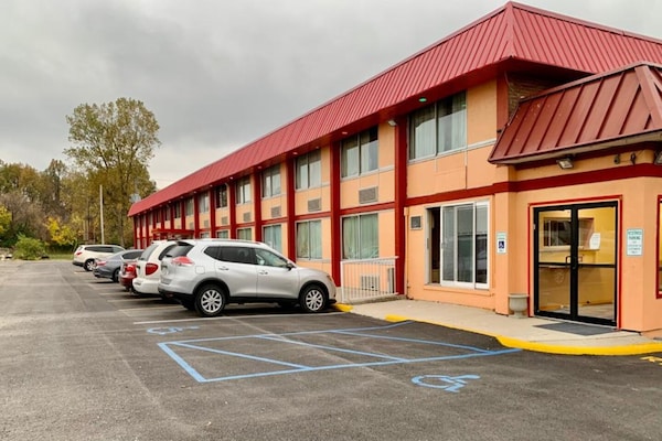 Foto van 2 tweepersoonsbedden | Roken toegestaan | Lima, Ohio - parking
