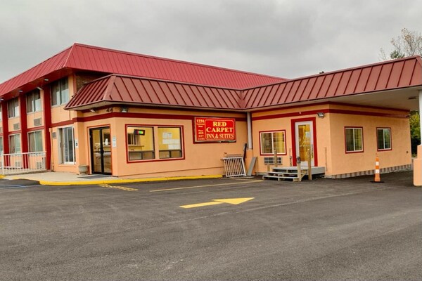 Foto van 2 tweepersoonsbedden | Roken toegestaan | Lima, Ohio - ExteriorSummer