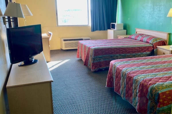 Foto van 2 tweepersoonsbedden | Roken toegestaan | Lima, Ohio - BedRoom