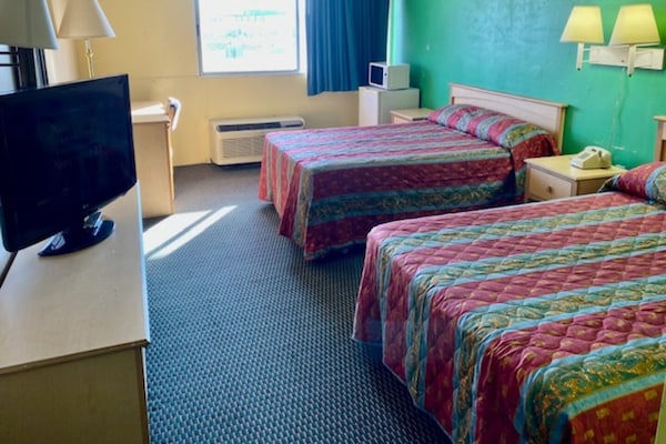 Foto van 2 tweepersoonsbedden | Roken toegestaan | Lima, Ohio - BedRoom