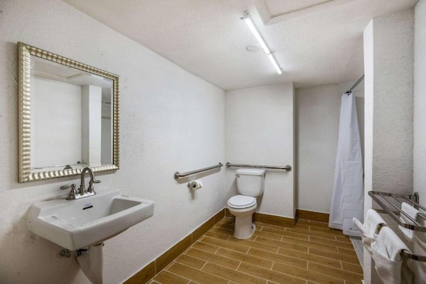 Foto van 2 Volledig Bed Met Kitchenette Niet-roken - Vakantiehuis in Orlando FL - BathRoom