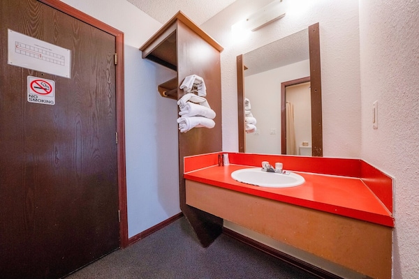 Foto van 2 tweepersoonsbedden (queensize) | Rookvrij - Vakantiehuis in Portland OR - BathRoom