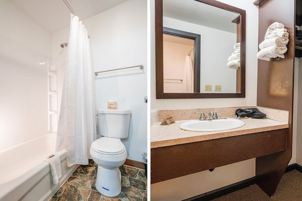 Foto van 2 tweepersoonsbedden (queensize) | Rookvrij - Vakantiehuis in Portland OR - BathRoom