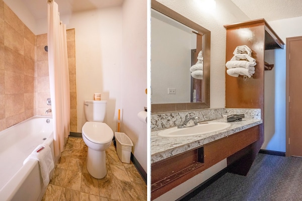 Foto van 2 tweepersoonsbedden (queensize) | Rookvrij - Vakantiehuis in Portland OR - BathRoom