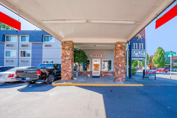 Foto van 2 tweepersoonsbedden (queensize) | Rookvrij - Vakantiehuis in Portland OR - parking