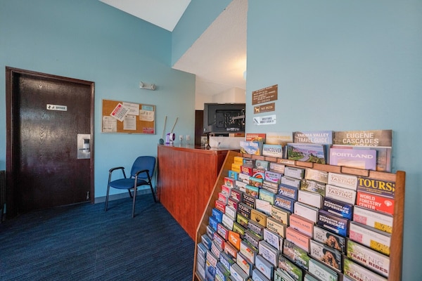 Foto van 2 tweepersoonsbedden (queensize) | Rookvrij - Vakantiehuis in Portland OR - HallReception