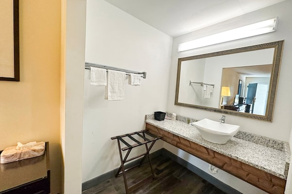 Foto van 2 Queensize Bedden Niet Roken - Vakantiehuis in Ridgeway, SC - BathRoom