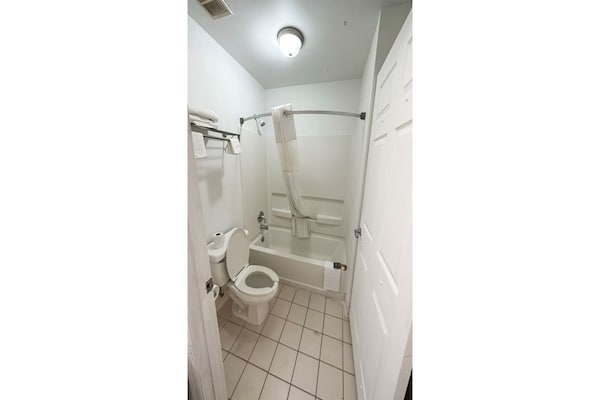 Foto van 2 Queensize Bedden Niet Roken - Vakantiehuis in Ridgeway, SC - BathRoom