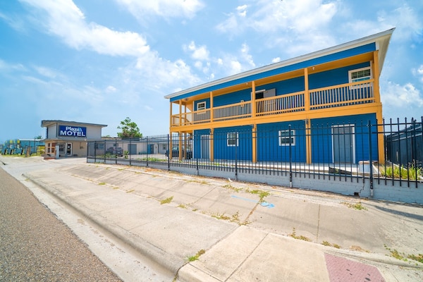 Foto van 2 tweepersoonsbedden | Roken toegestaan | Corpus Christi, Texas - ExteriorSummer