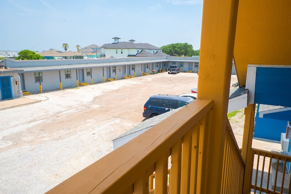 Foto van 2 tweepersoonsbedden | Roken toegestaan | Corpus Christi, Texas - parking