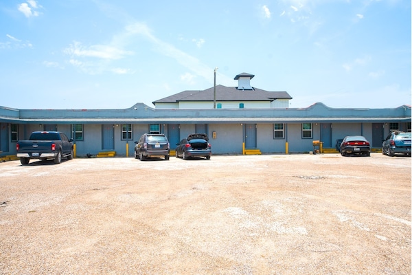 Foto van 2 tweepersoonsbedden met kitchenette - Vakantiehuis in Corpus Christi TX - parking