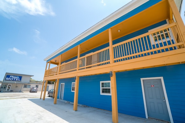 Foto van 2 tweepersoonsbedden met kitchenette - Vakantiehuis in Corpus Christi TX - parking