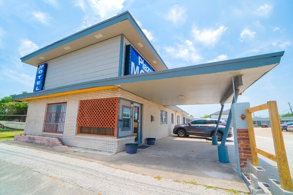 Foto van 2 tweepersoonsbedden met kitchenette - Vakantiehuis in Corpus Christi TX - ExteriorSummer