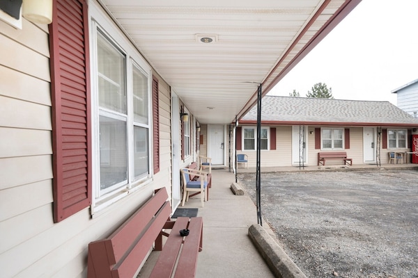 Foto van 2 tweepersoonsbedden | Rookvrij - Vakantiehuis in Seneca Falls NY - FloorPlan