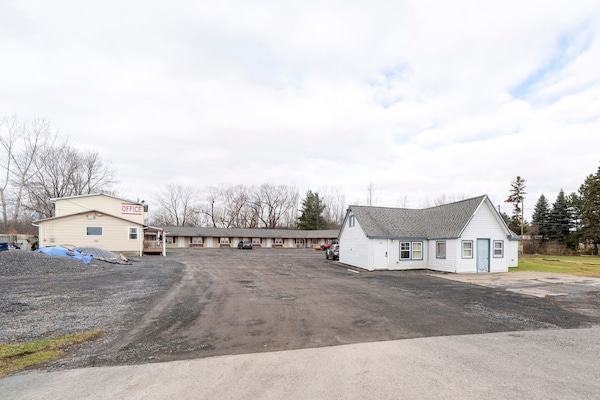 Foto van 2 tweepersoonsbedden | Rookvrij - Vakantiehuis in Seneca Falls NY - parking