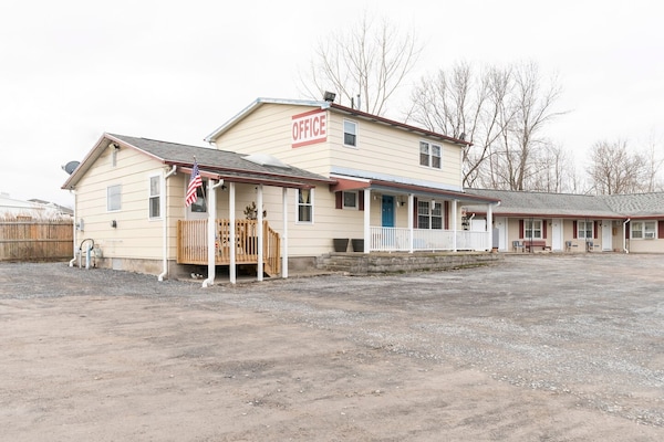 Foto van 2 tweepersoonsbedden | Rookvrij - Vakantiehuis in Seneca Falls NY - ExteriorSummer