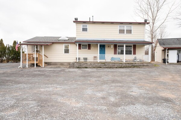 Foto van 2 tweepersoonsbedden | Rookvrij - Vakantiehuis in Seneca Falls NY - ExteriorSummer