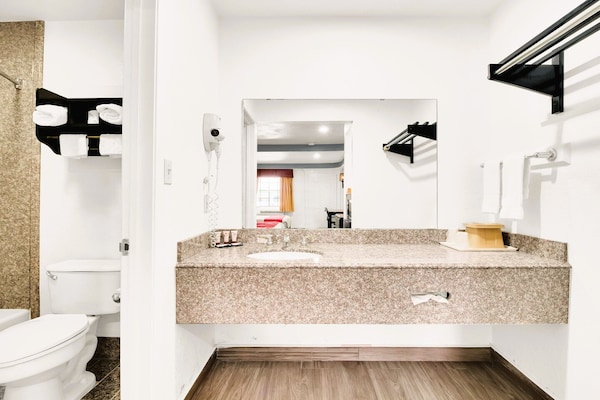 Foto van 2 tweepersoonsbedden (queensize) | Roken mogelijk - Vakantiehuis in Three Rivers TX - BathRoom