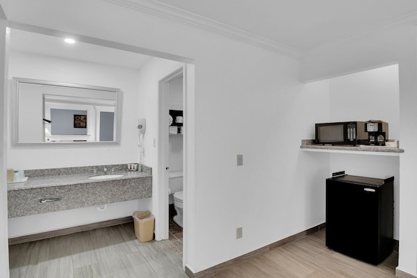 Foto van 2 tweepersoonsbedden (queensize) | Roken mogelijk - Vakantiehuis in Three Rivers TX - BathRoom