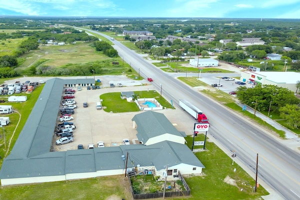 Foto van 2 tweepersoonsbedden (queensize) | Roken mogelijk - Vakantiehuis in Three Rivers TX - Facilities