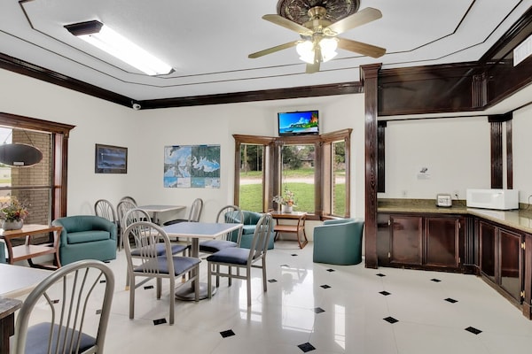 Foto van 2 tweepersoonsbedden (queensize) | Roken mogelijk - Vakantiehuis in Three Rivers TX - FloorPlan