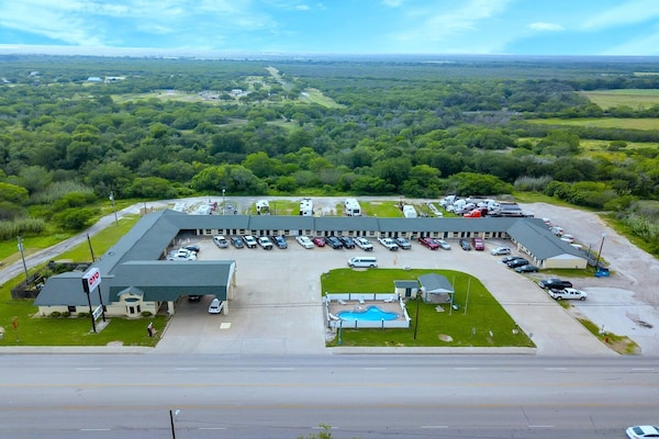 Foto van 2 tweepersoonsbedden (queensize) | Roken mogelijk - Vakantiehuis in Three Rivers TX - ExteriorSummer