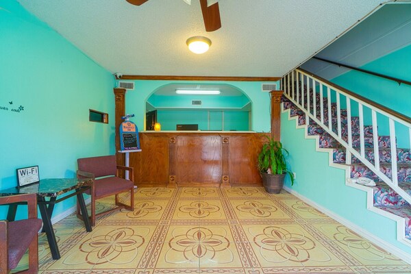 Foto van 2 Queensize bedden, niet-roken - Vakantiehuis in Three Rivers TX - HallReception