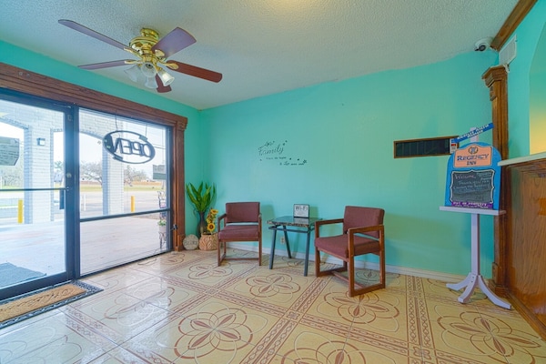 Foto van 2 Queensize bedden, niet-roken - Vakantiehuis in Three Rivers TX - HallReception