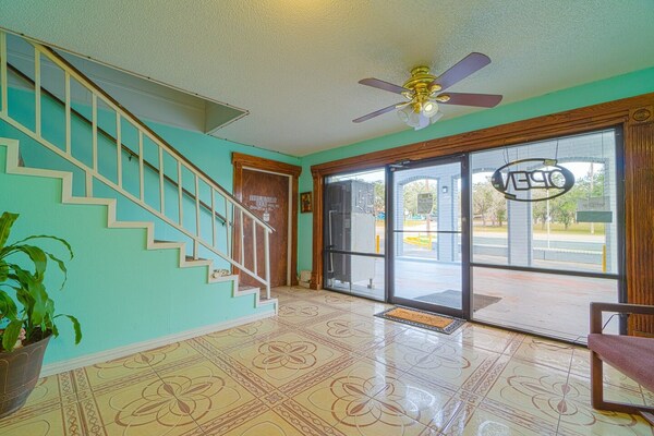 Foto van 2 Queensize bedden, niet-roken - Vakantiehuis in Three Rivers TX - HallReception