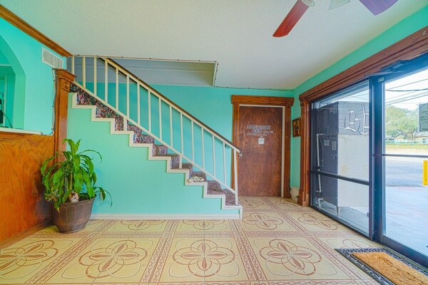 Foto van 2 Queensize bedden, niet-roken - Vakantiehuis in Three Rivers TX - HallReception
