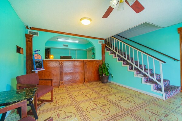 Foto van 2 Queensize bedden, niet-roken - Vakantiehuis in Three Rivers TX - HallReception