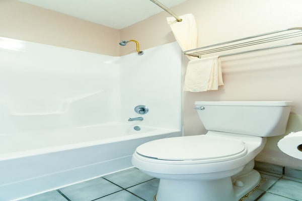 Foto van 2 Queensize bedden, niet-roken - Vakantiehuis in Three Rivers TX - BathRoom