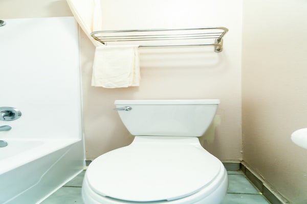 Foto van 2 Queensize bedden, niet-roken - Vakantiehuis in Three Rivers TX - BathRoom