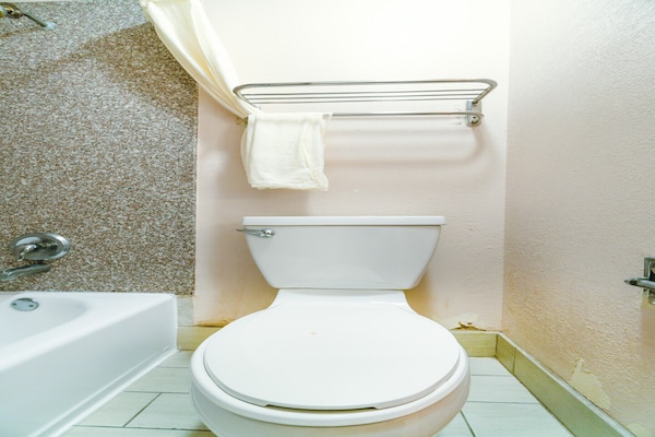 Foto van 2 Queensize bedden, niet-roken - Vakantiehuis in Three Rivers TX - BathRoom