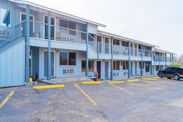 Foto van 2 Queensize bedden, niet-roken - Vakantiehuis in Three Rivers TX - ExteriorSummer