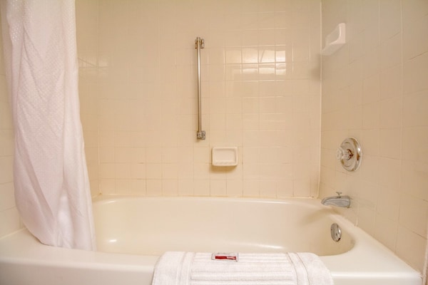 Foto van 2 Volle Bedden Met Kitchenette - Vakantiehuis in Tulsa - BathRoom