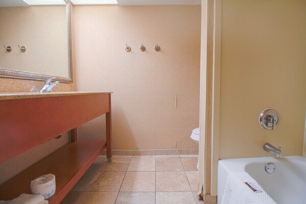 Foto van 2 Volle Bedden Met Kitchenette - Vakantiehuis in Tulsa - BathRoom