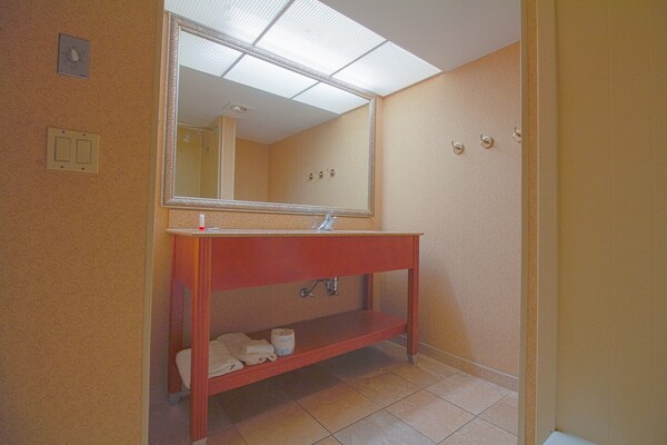 Foto van 2 Volle Bedden Met Kitchenette - Vakantiehuis in Tulsa - BathRoom