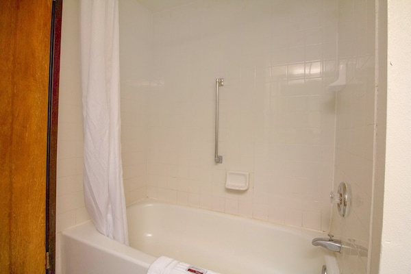 Foto van 2 Volle Bedden Met Kitchenette - Vakantiehuis in Tulsa - BathRoom
