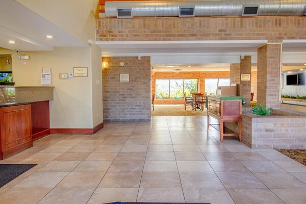 Foto van 2 Volle Bedden Met Kitchenette - Vakantiehuis in Tulsa - HallReception
